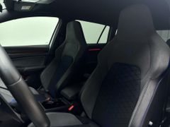 VW Golf R Variant 4Motion 320 PS  IQ.Light