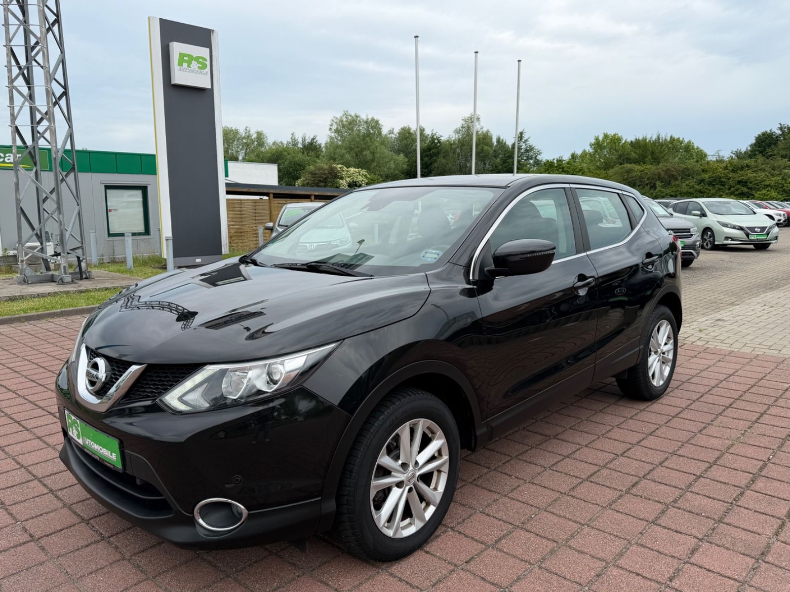 Nissan Nissan Qashqai 1.2 DIG Acenta Motor leuft auf 3Zyl