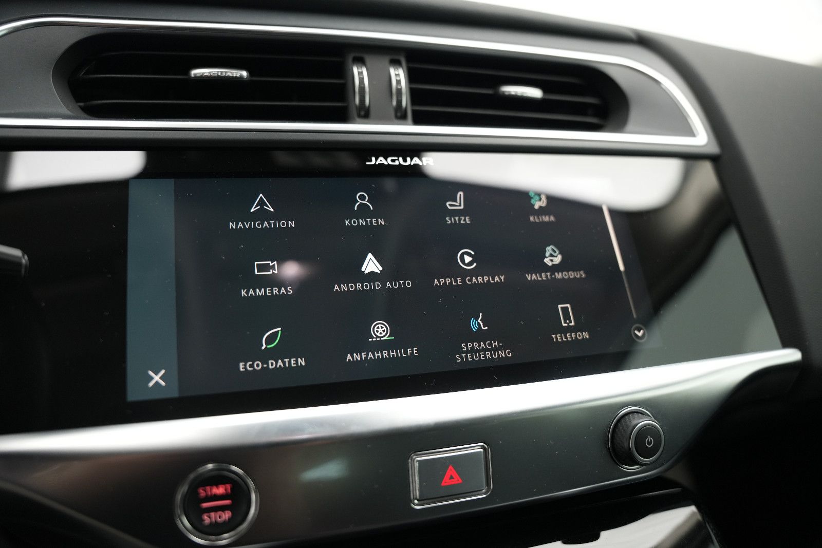 Fahrzeugabbildung Jaguar I-PACE 400 AWD/Black-Pack/CarPlay/MERIDIAN/89,6%