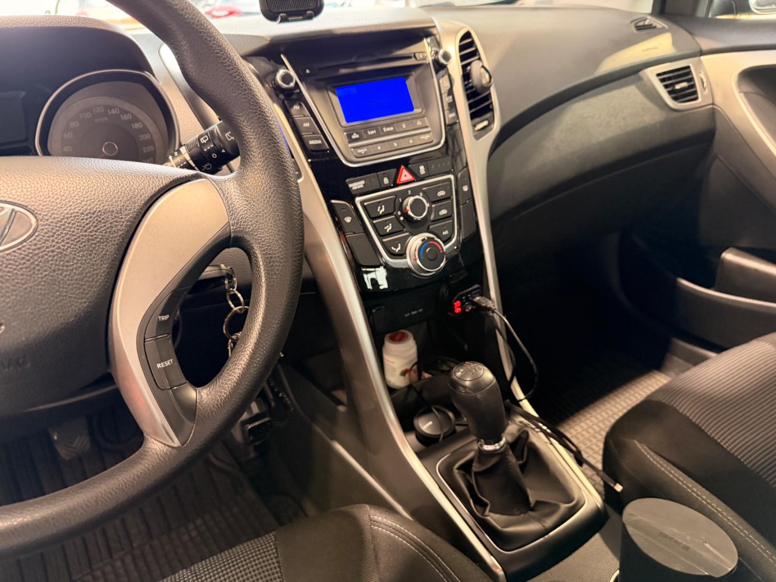 Hyundai i30 2013 — photo 16