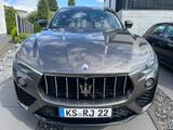 Maserati Levante GranSport Q4 Nerissimo Vollausstattung - graue Maserati Levante