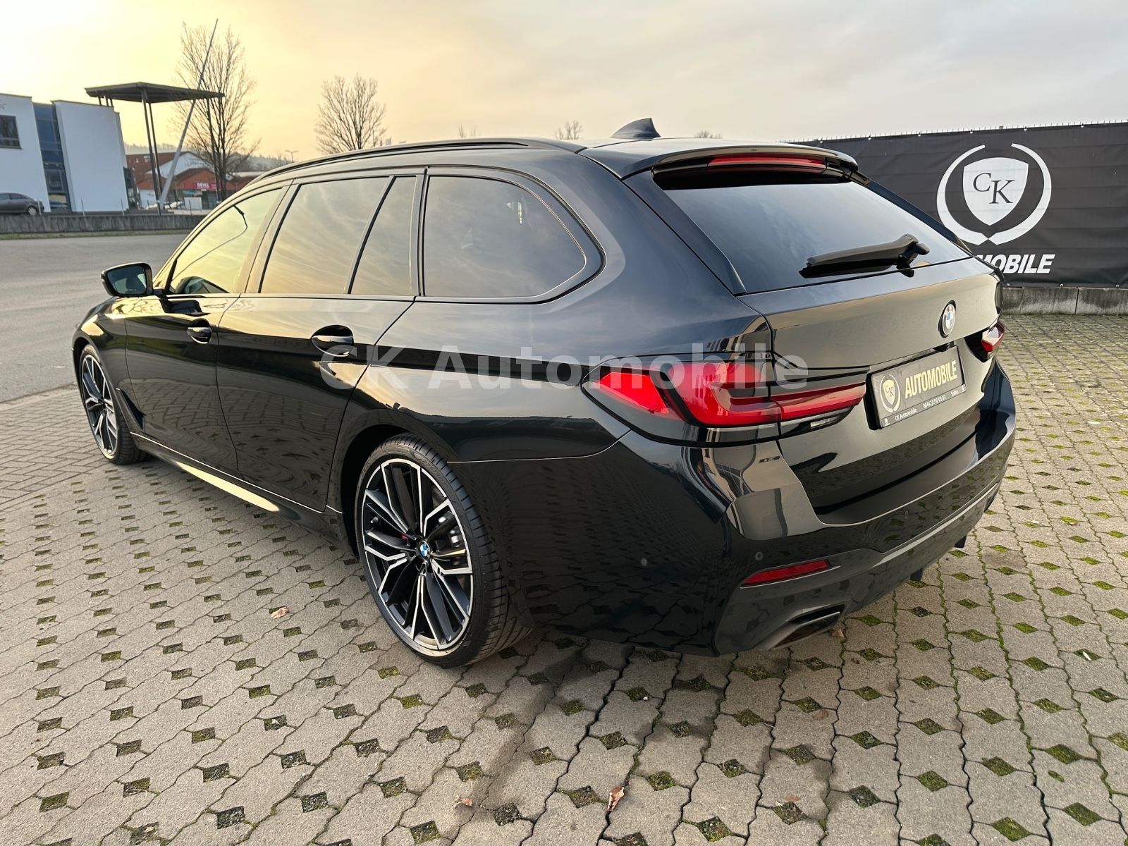 Fahrzeugabbildung BMW 530d xDrive M-Sport Facelift/Laser/Head-Up/AHK
