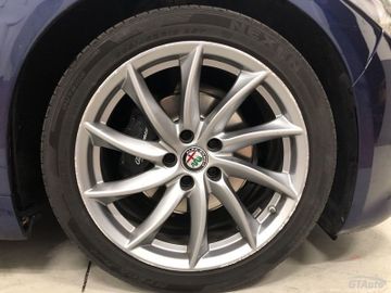 Alfa-Romeo Giulia - 9
