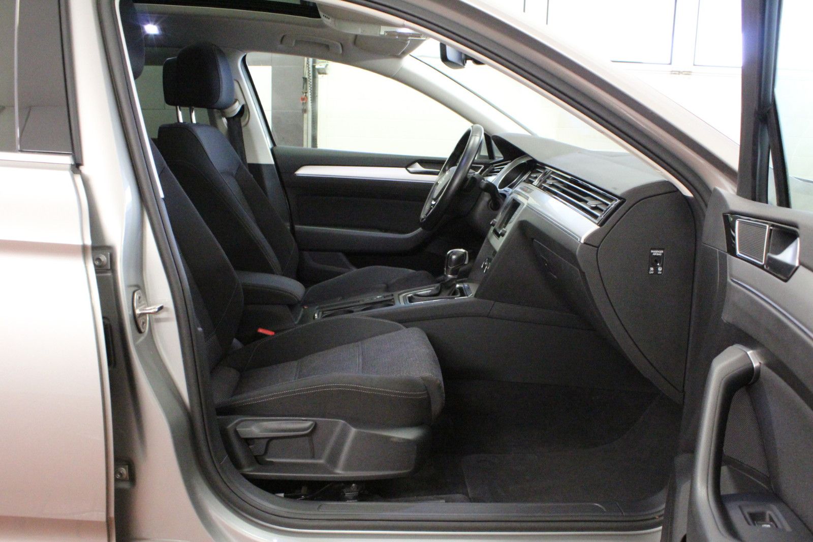 Fahrzeugabbildung Volkswagen Passat Variant 1.8 TSI DSG Comfortline Variant