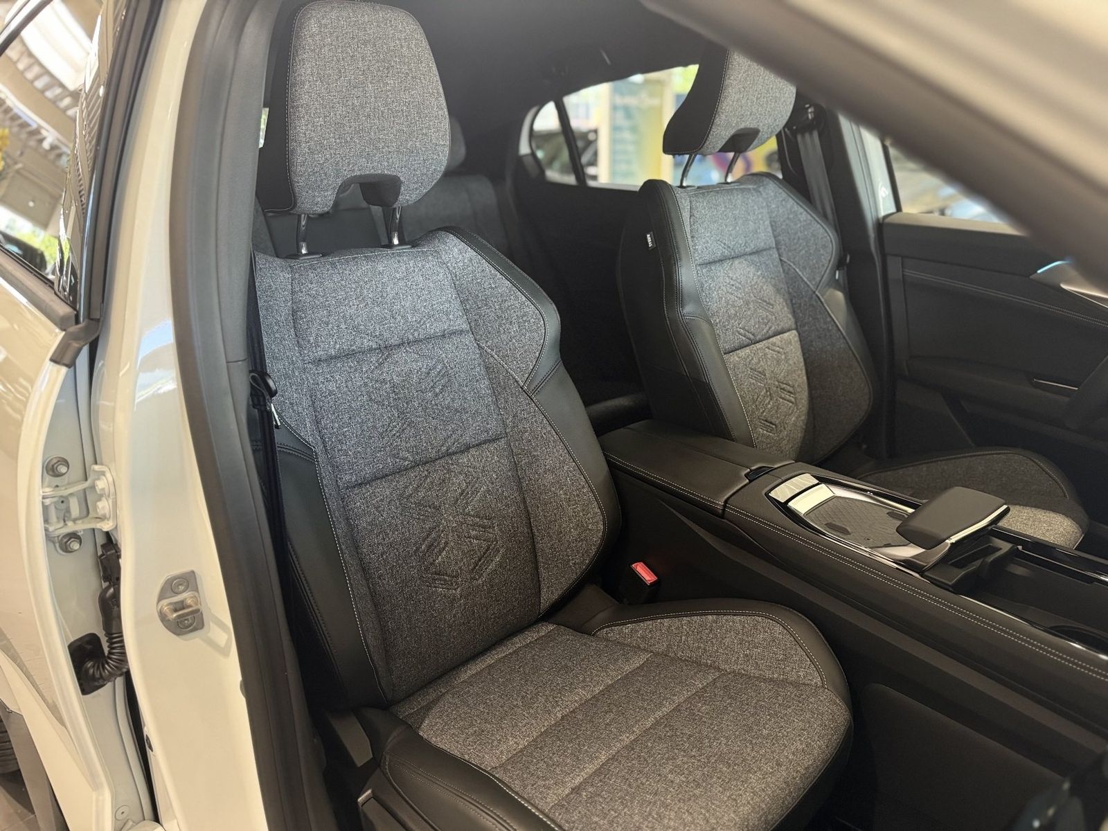 Renault Rafale - Bild 4