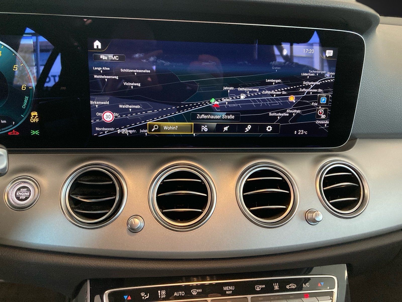 Fahrzeugabbildung Mercedes-Benz E 300 T de Avantgarde*AHK*Kamera*CarPlay*Easy-Pa