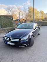 Mercedes-Benz CLS 350 CDI 4MATIC mit Vollauslastung - Mercedes-Benz CLS 350: Blau