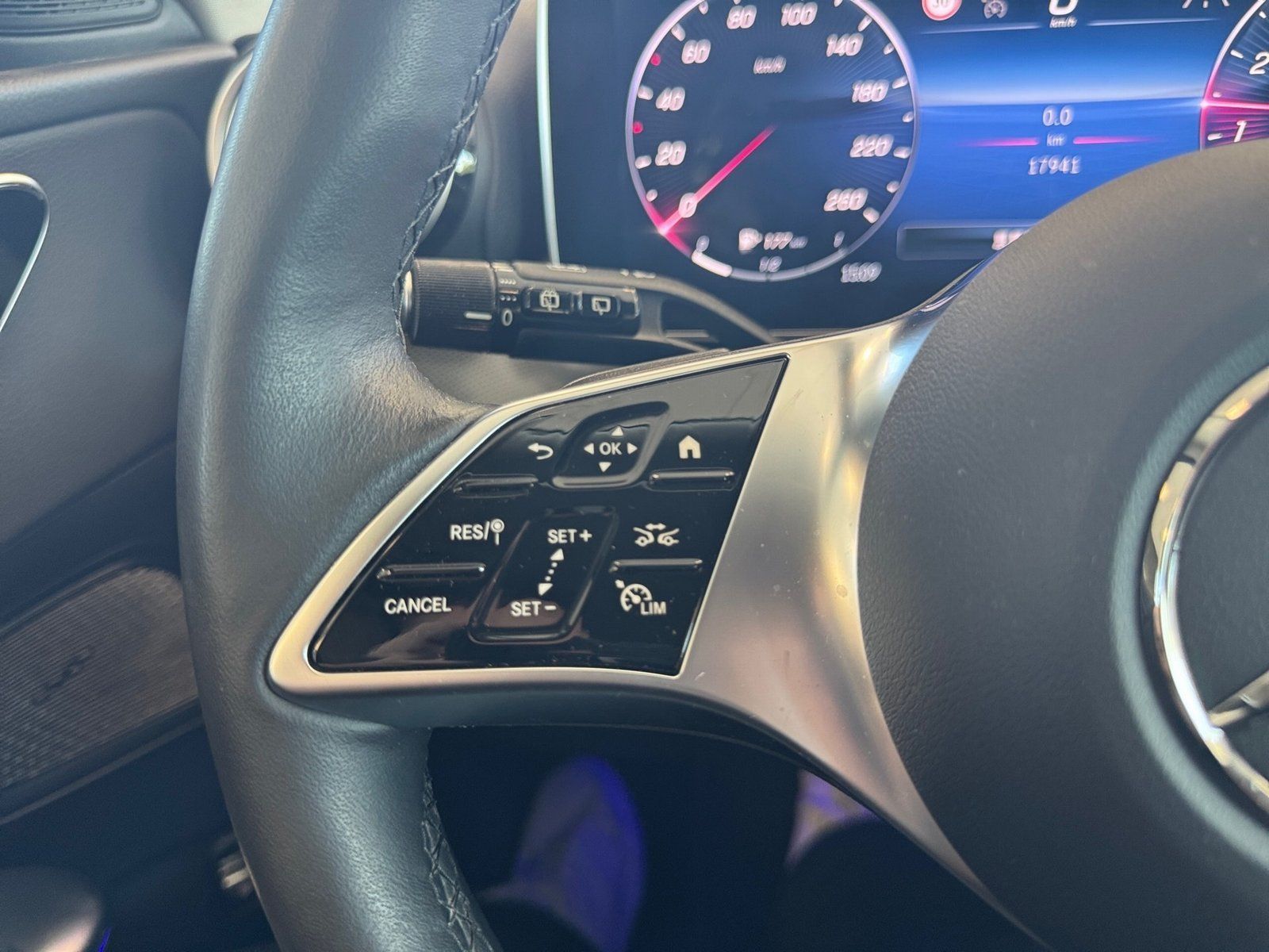 Fahrzeugabbildung Mercedes-Benz C 200 T Avantgarde*AHK*Standheizung*LED*Kamera*