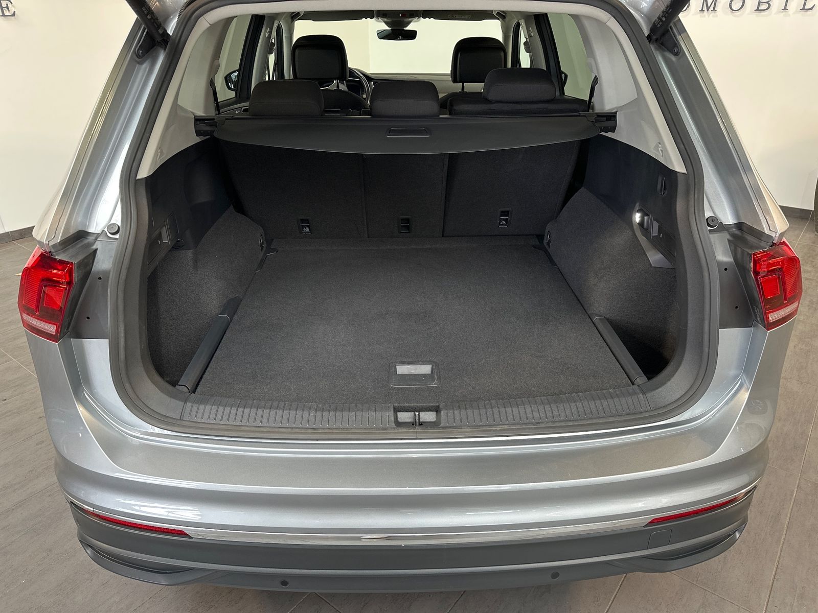 Fahrzeugabbildung Volkswagen Tiguan Allspace Life 4M NAV+LED+AHK+18ZO+ACC+PLA