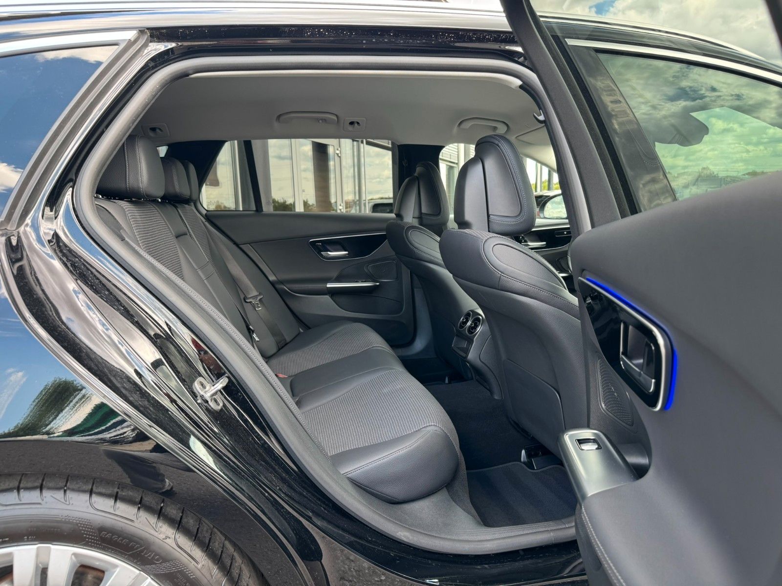 Fahrzeugabbildung Mercedes-Benz C 200 d T Avantgarde AHK+R-Kamera+Ambiente+Carp