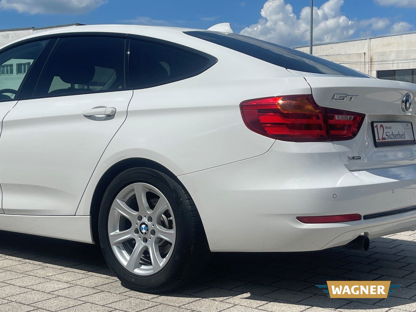 Fahrzeugabbildung BMW 320 Gran Turismo d xDrive Sport Sitzheizung