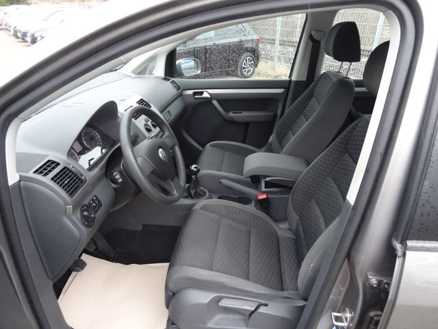 Fahrzeugabbildung Volkswagen Touran Trendline/Klima/AHK/91.600km/PDC/1.Hand/