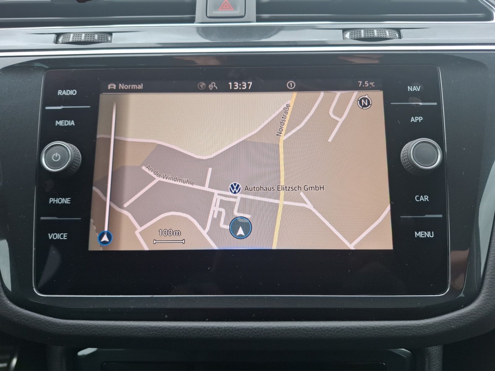 Fahrzeugabbildung Volkswagen Tiguan TSI Active LED Navi ACC PDC SH