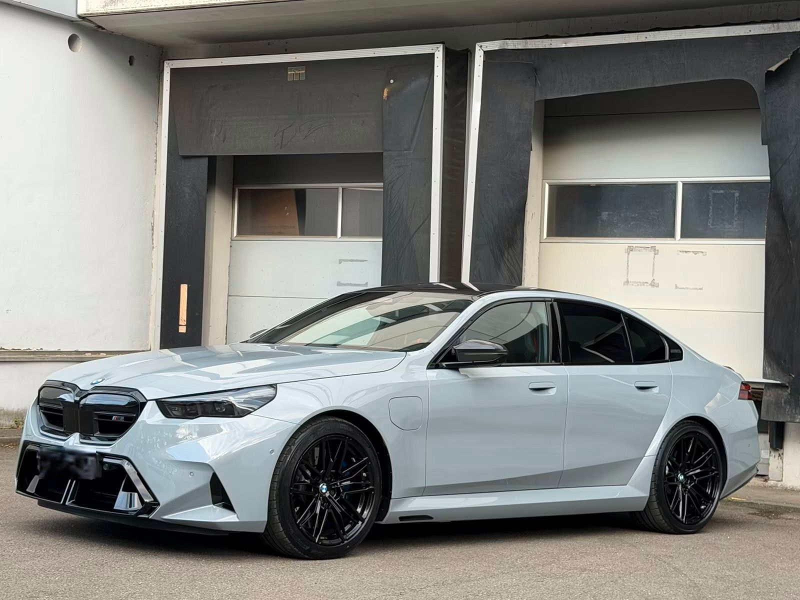 BMW M5 Plug-In Hybrid xDrive A Carbon imagem 3