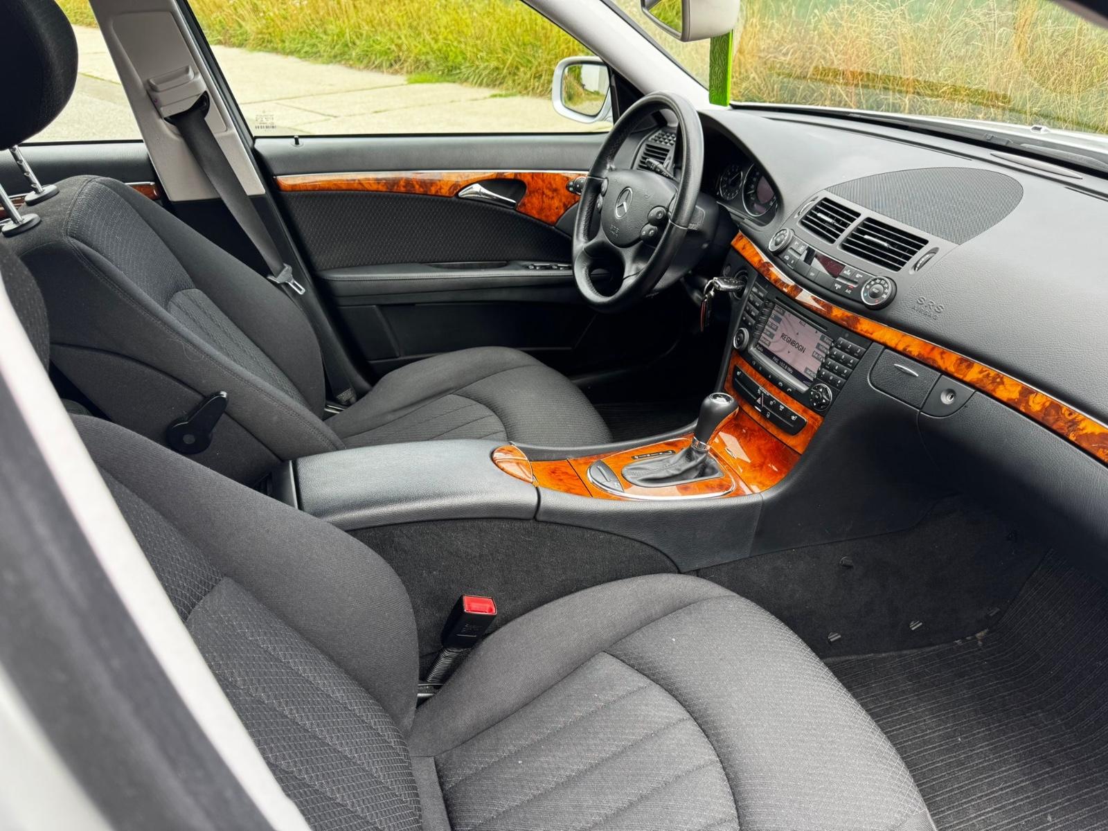 Mercedes-Benz E200 2008 — photo 8