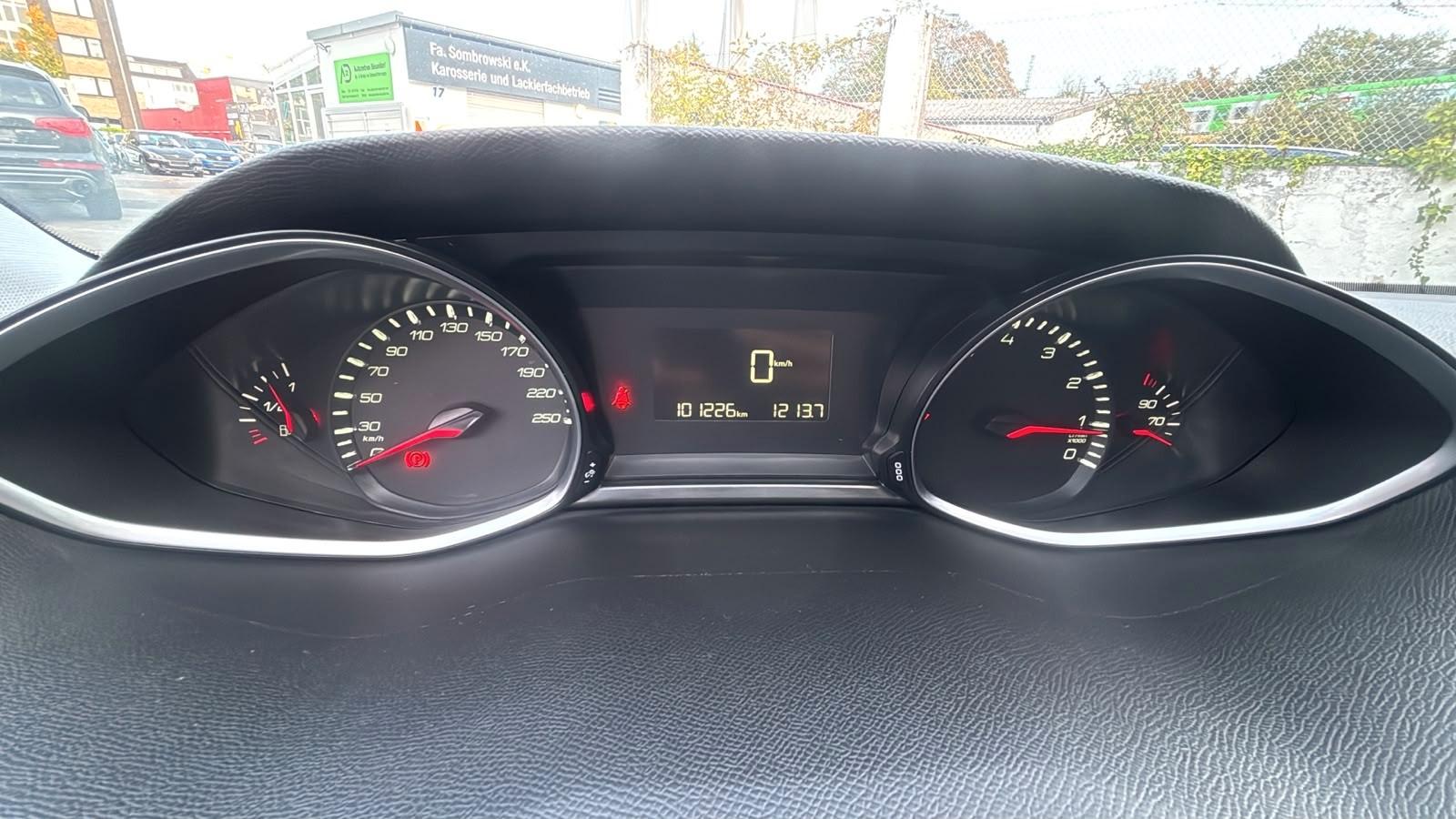 Peugeot 308 Active *1.2 Benzin* *Gut gepflegt*