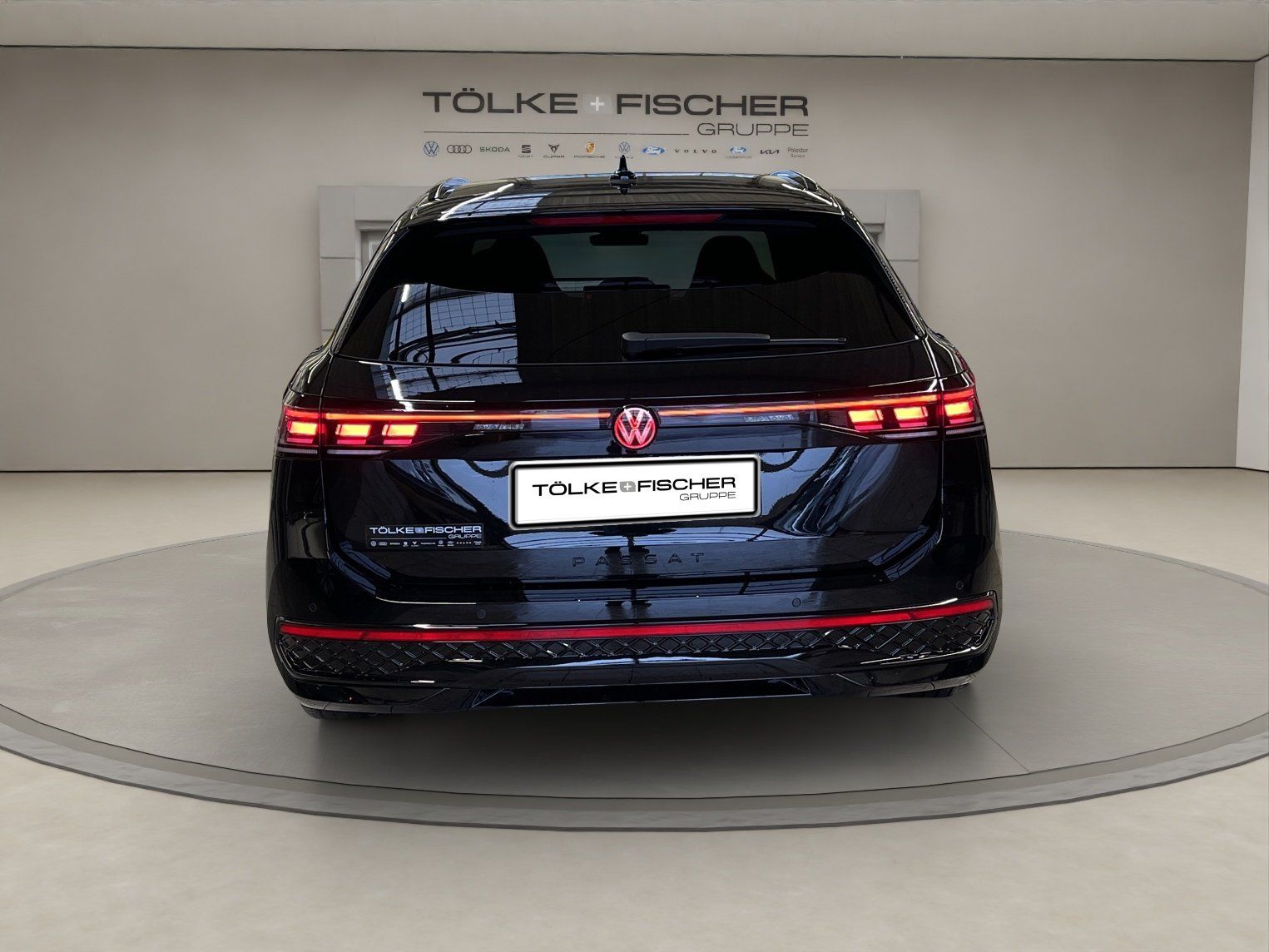Volkswagen Passat Variant 2.0 TDI 4Motion R-Line DCC Pano foto 5