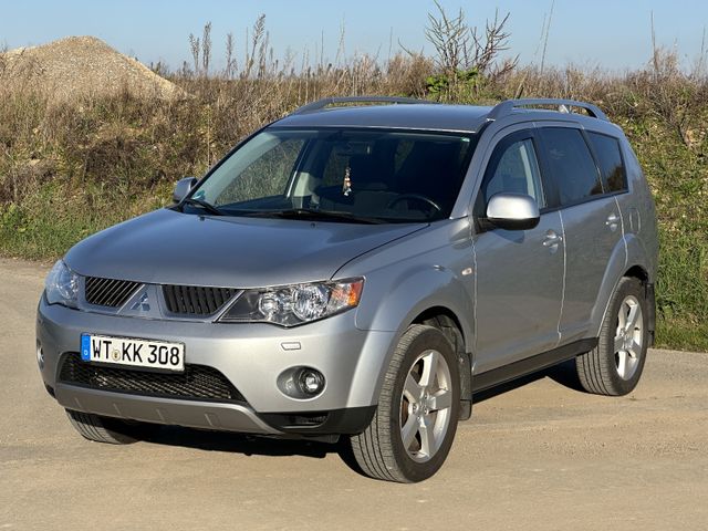 Mitsubishi Outlander 2.4 Intense 4x4 Automatik LED 7-Sitzer