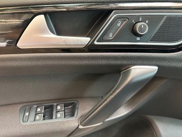 Volkswagen Golf *ACC*NAV*PDC*SitzHZ*2-ZONEN*ALCANTARA*AHK*