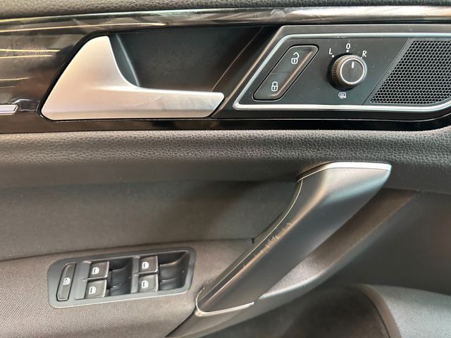 Volkswagen Golf *ACC*NAV*PDC*SitzHZ*2-ZONEN*ALCANTARA*AHK*