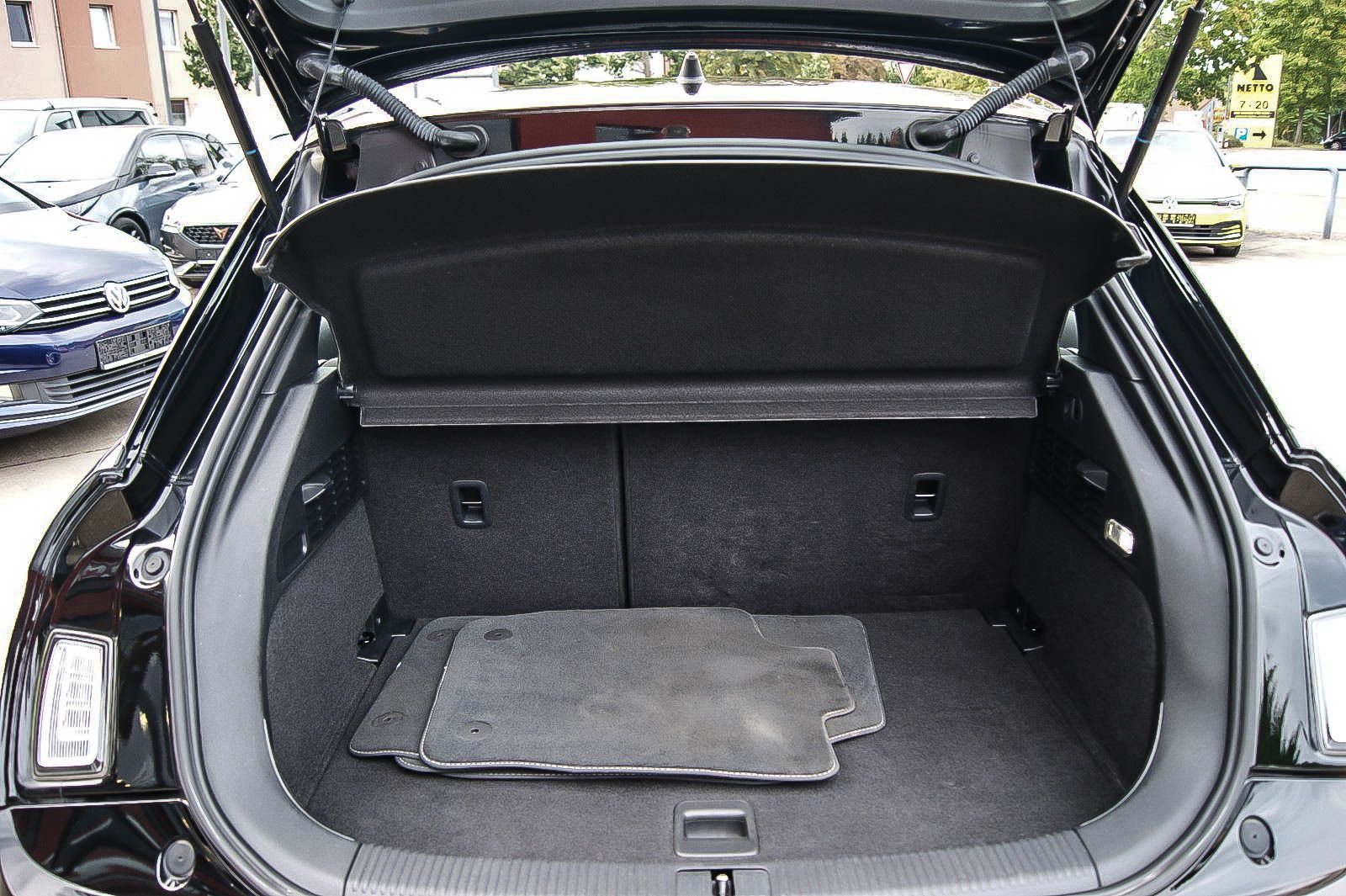 Fahrzeugabbildung Audi A1 Sportback S line Sportpaket NAVIGATION PDC