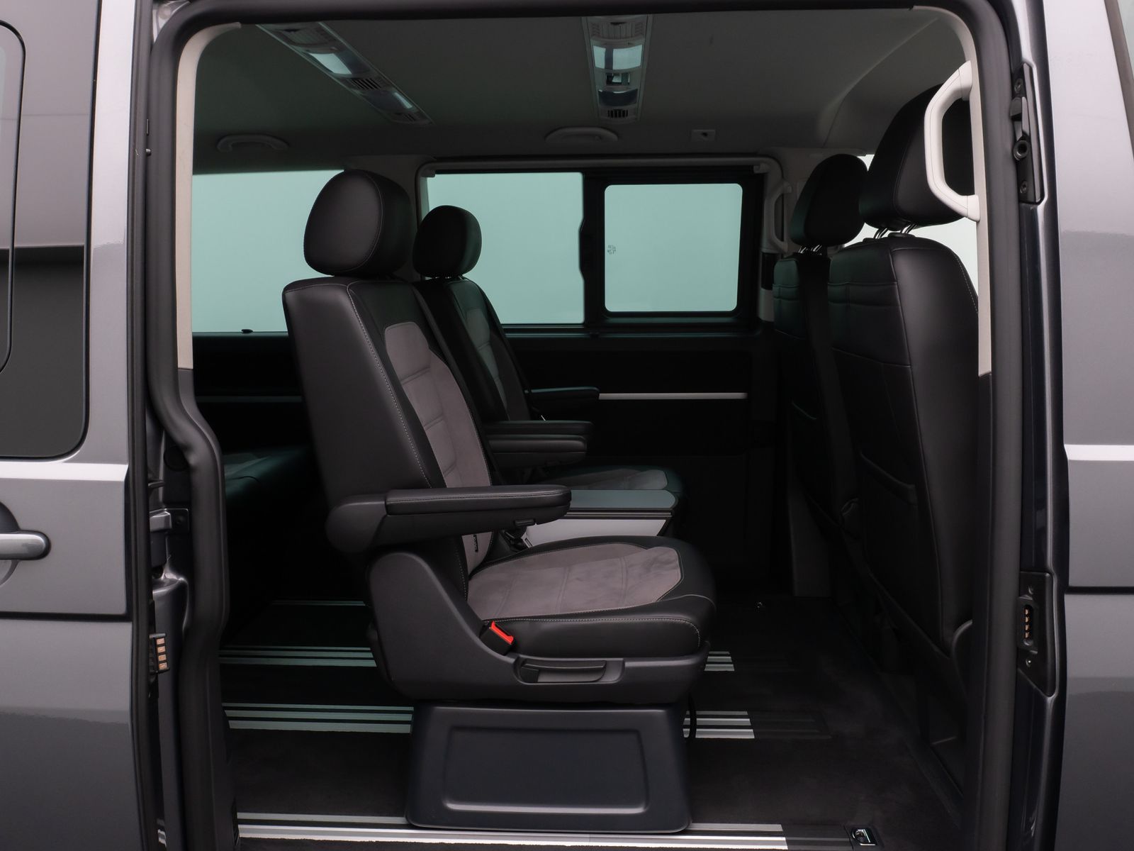 Fahrzeugabbildung Volkswagen T6 Multivan Kamera DAB Standheizung Navi Tempo