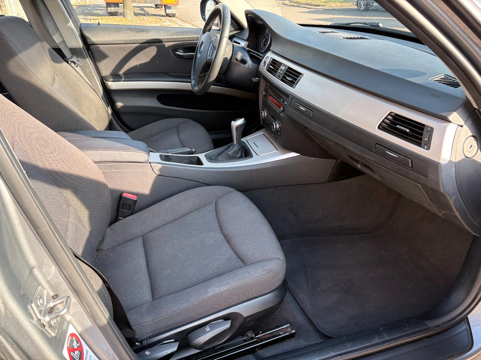 BMW 318 2012 — photo 8