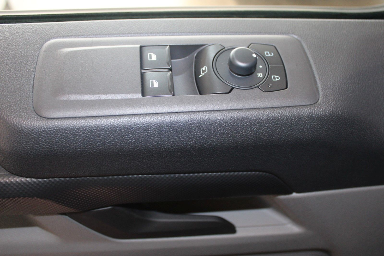 Fahrzeugabbildung Ford Transit Custom L1 TREND AWD Automatik Kasten