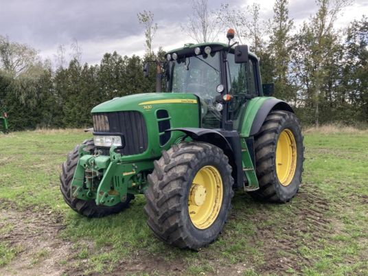 John Deere 7430