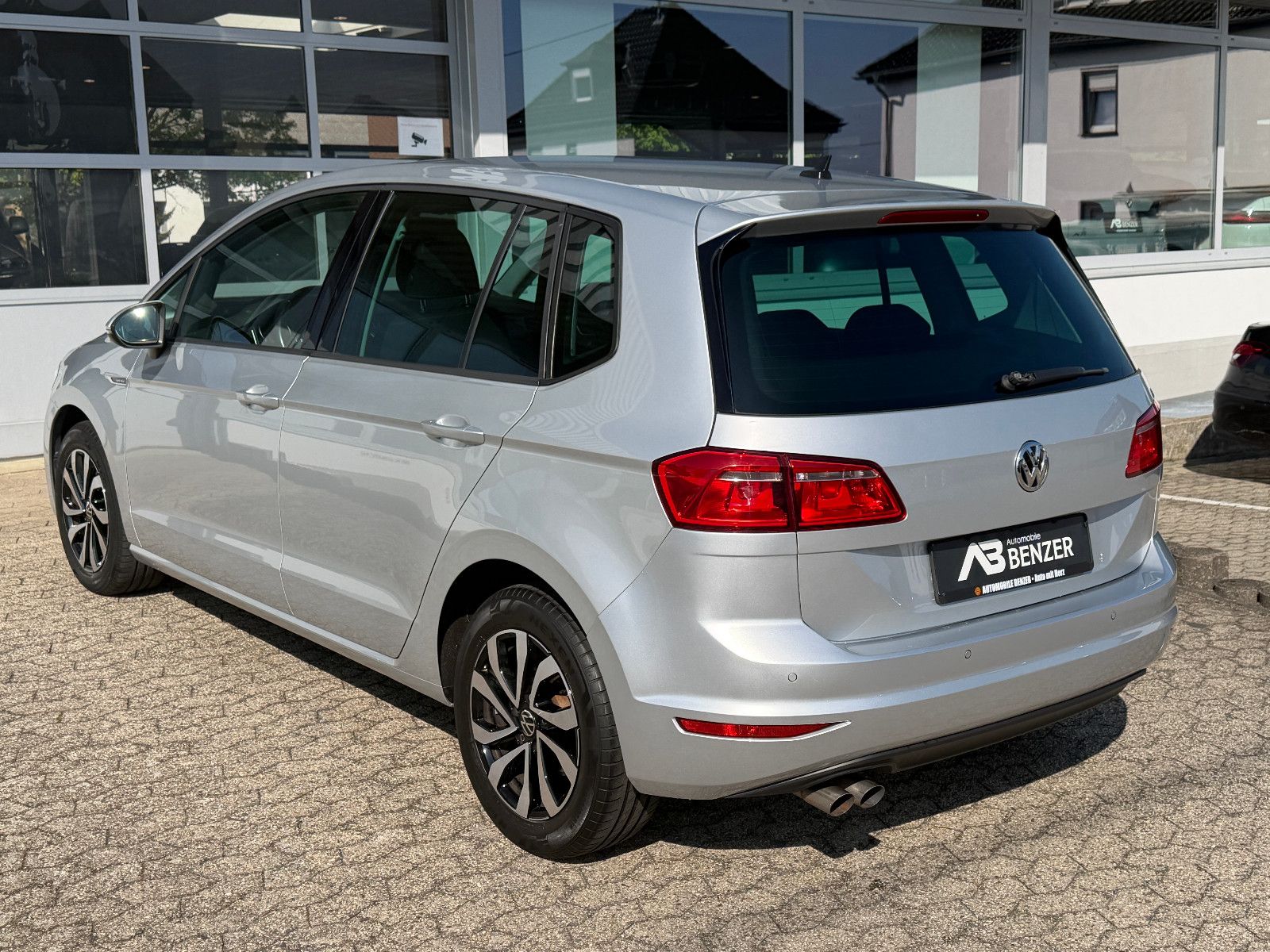 Fahrzeugabbildung Volkswagen Golf Sportsvan VII Lounge /AUTOMATIK/ACC/SHZ/