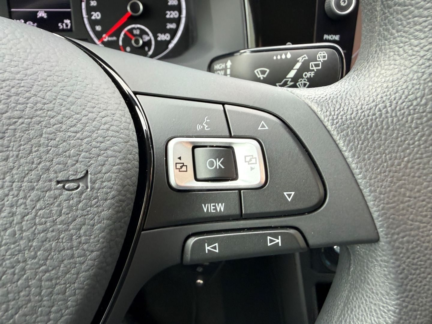 Fahrzeugabbildung Volkswagen Polo VI Comfortline Navi Kurv ACC WLAN DAB SHZ T