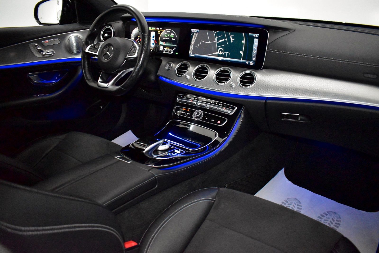 Fahrzeugabbildung Mercedes-Benz E 350e AMG Line,Leder,Navi,LED,HUD,Panor,360°+WR