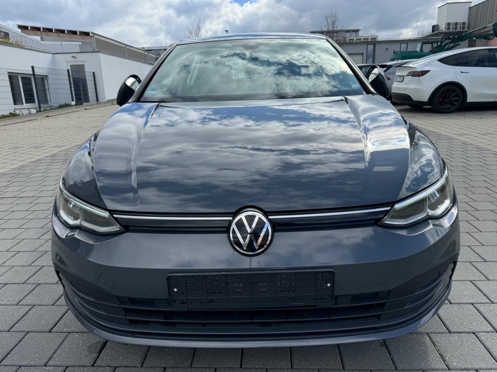 Volkswagen Golf VIII 2.0TDI Life NAVI*MTL*KAMER*LED*PDC*ALU
