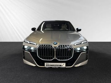 BMW M760 - 7