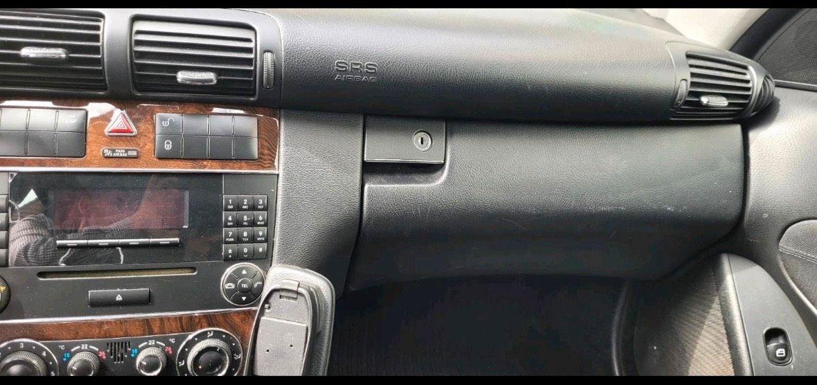 Mercedes-Benz C200 2005 — photo 11