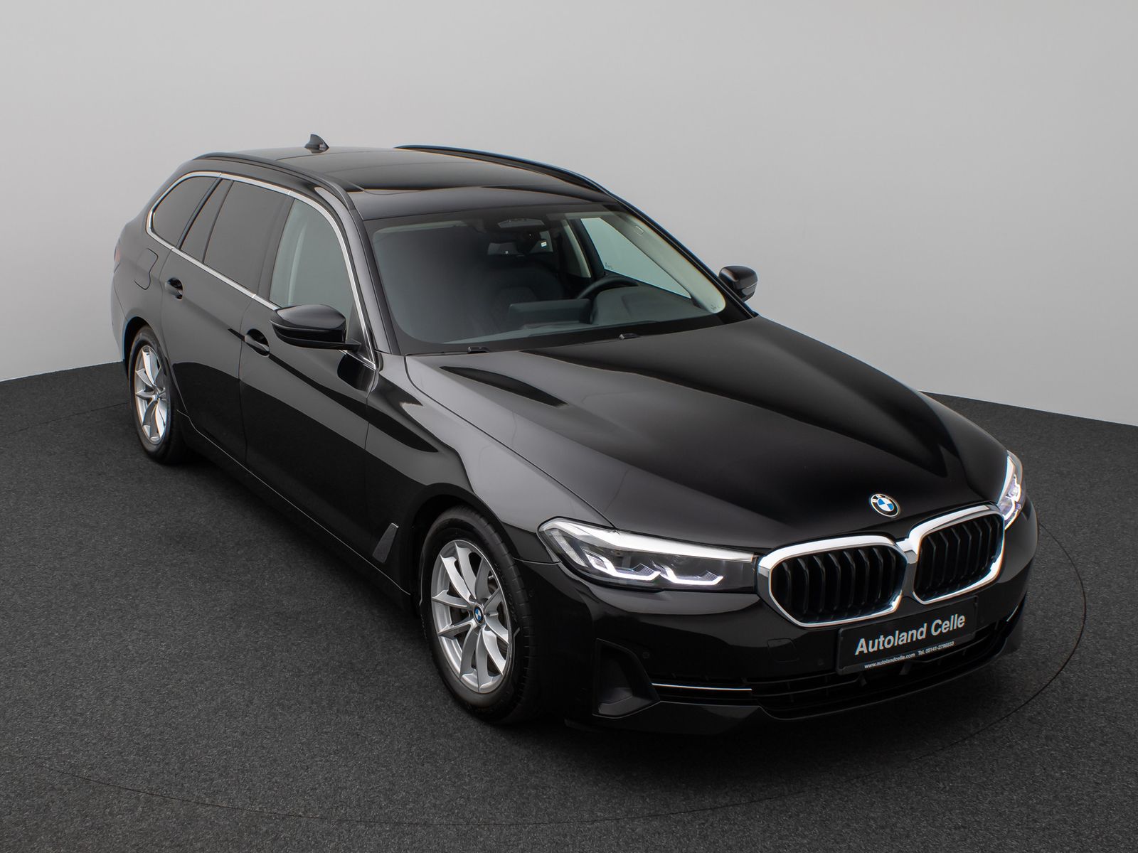 Fahrzeugabbildung BMW 520d Panorama Kamera DAB HiFi ACC Alarm M Sport