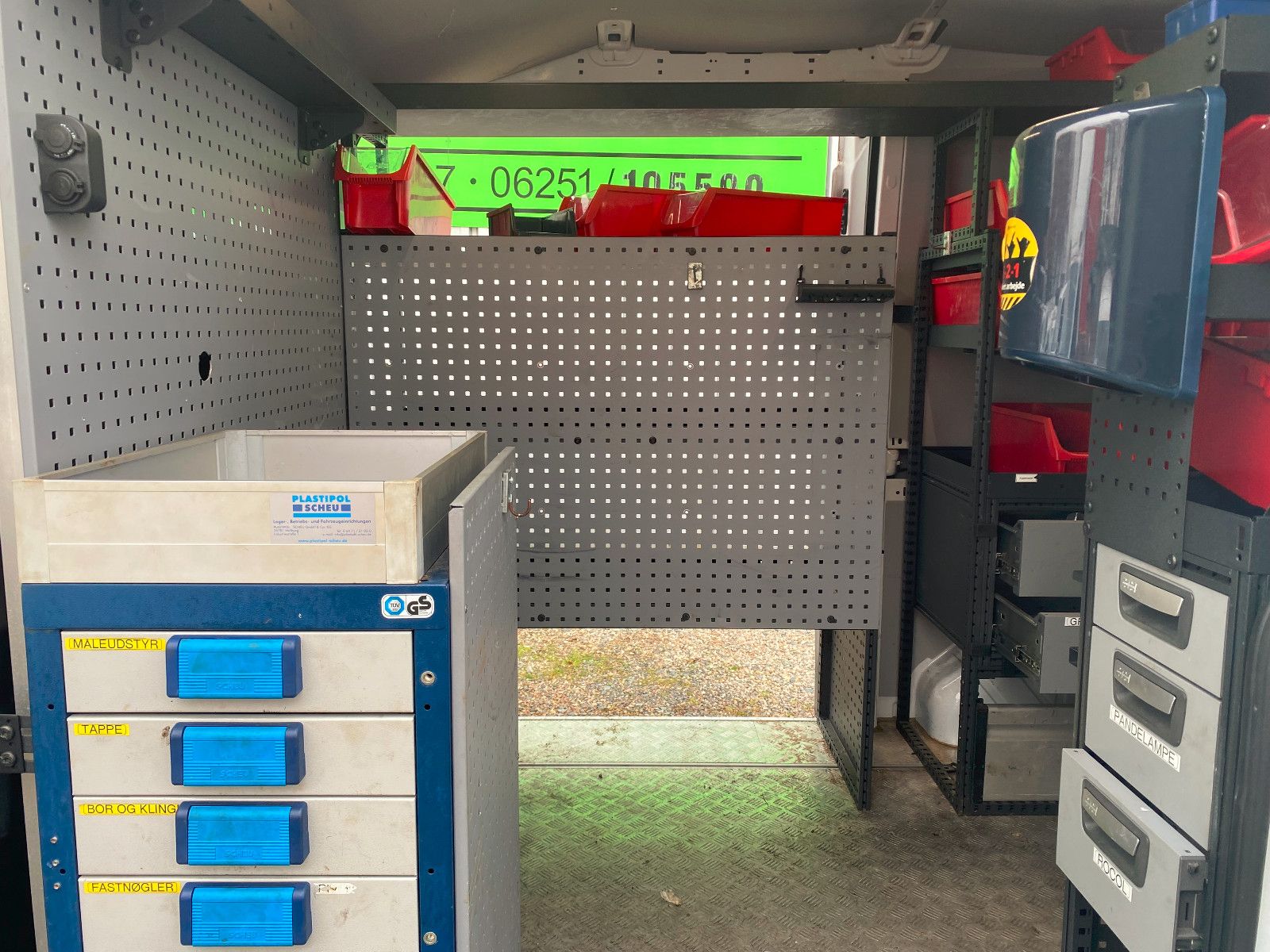 Fahrzeugabbildung Ford Transit Kasten 350 L2H2 Trend,AHK,Regale,STH,SHg