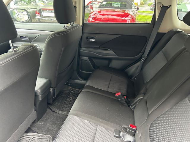 Fahrzeugabbildung Mitsubishi Outlander Edition 100+CarPlay+SHZ+Kamera+1.Hand