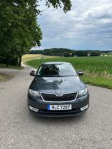 Skoda Rapid 1.4 TDI DSG mit Fahrschulpedale  - Skoda Rapid in München