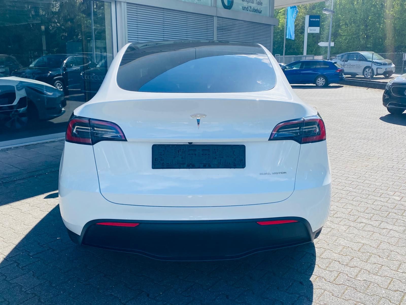 Fahrzeugabbildung Tesla Model Y LR Dual AWD PANO+STDHZ+NAVI+LED+ACC+AHK+