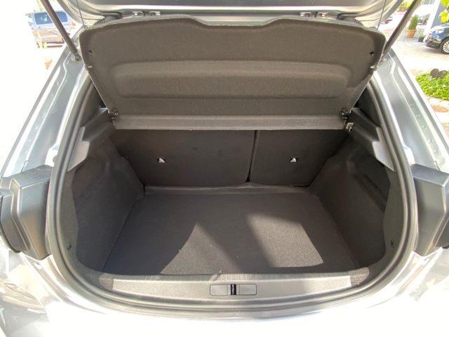 PEUGEOT 208 Active