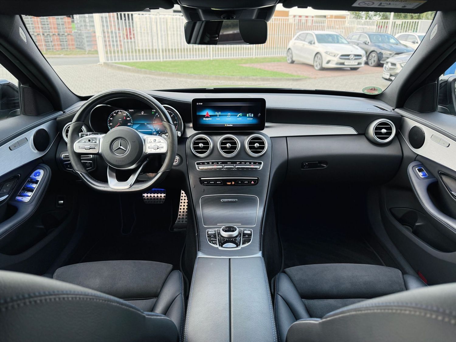 Fahrzeugabbildung Mercedes-Benz C 220 T d AMG NIGHT Edition - AHK schw., Distron