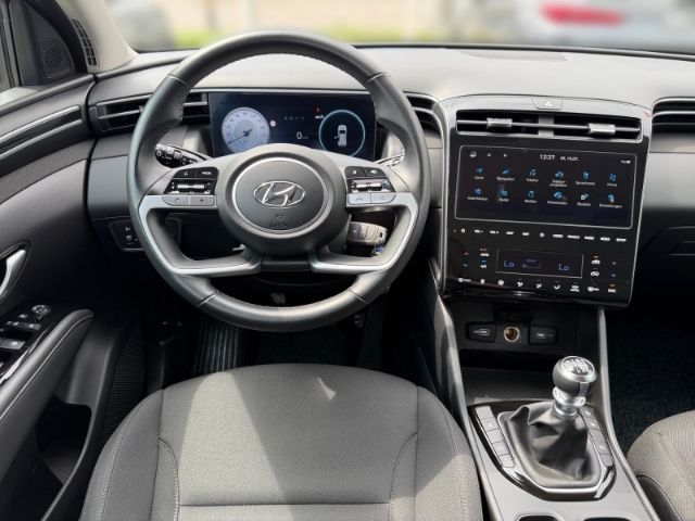 Fahrzeugabbildung Hyundai Tucson Select 2WD +KLIMA+NAVI+PDC+SHZ+TEMPOMAT+U