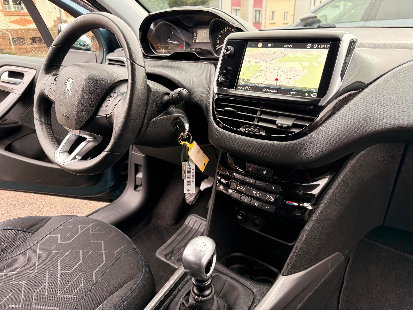 Peugeot 2008 Style Navi PDC Klima