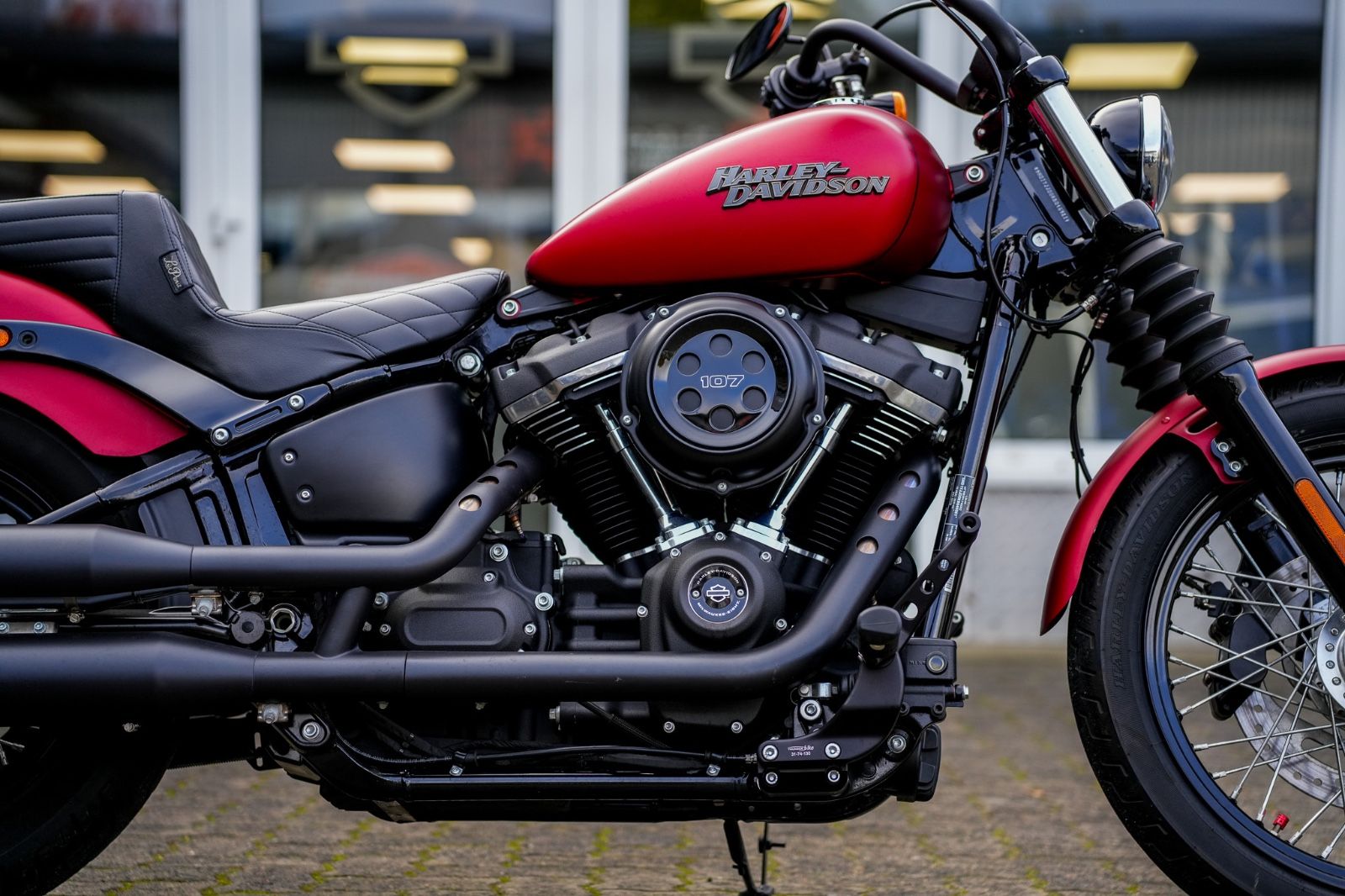 Fahrzeugabbildung Harley-Davidson FXBB Street Bob Softail - Sissybar -Satteltasche