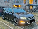 Volkswagen Passat 2.0 TDI DSG Exclusive Vo... - Volkswagen Passat aus 2012: TDI