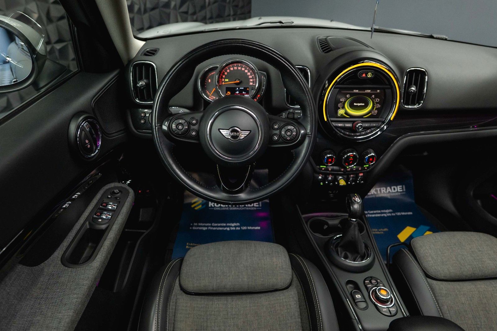 Fahrzeugabbildung MINI COOPER SE Countryman All4 | Pano | ACC | Plug-In