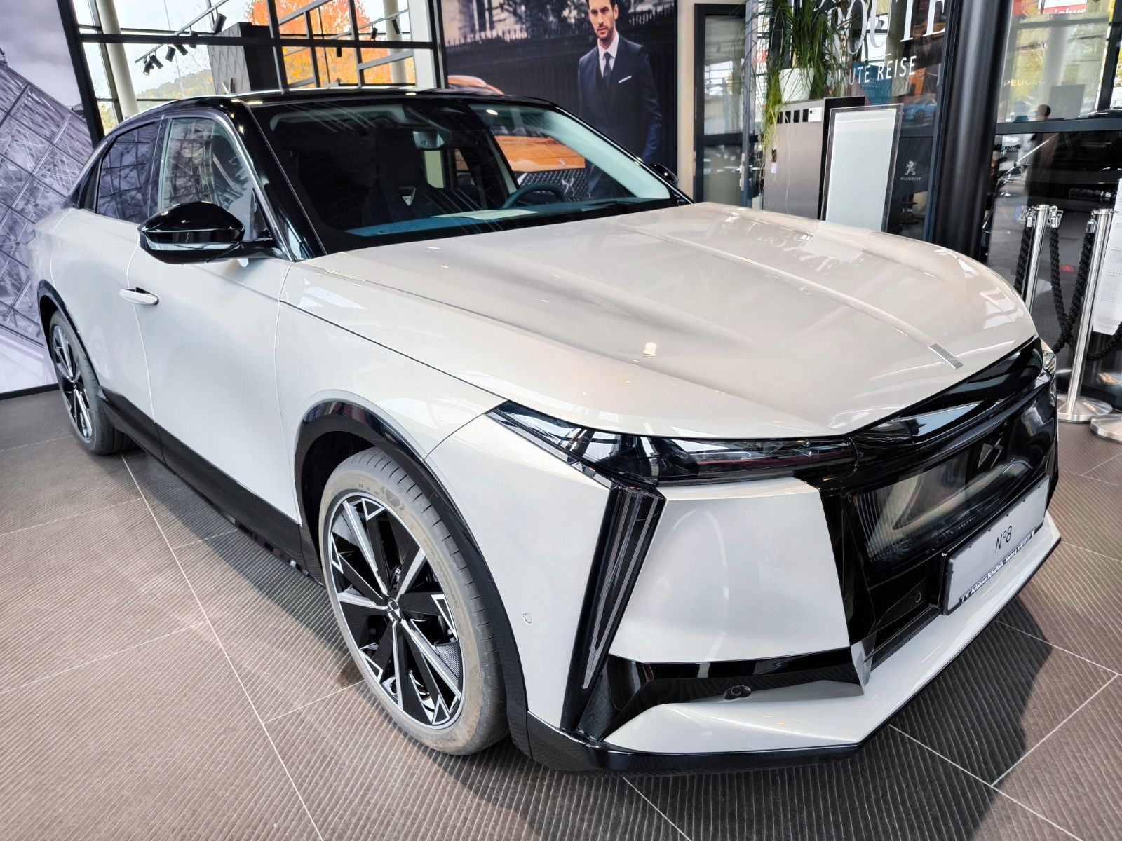 DS Automobiles N°8 Jules Verne FWD LONG RANGE