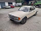 Mercedes-Benz Mercedes Benz W123 Coupe - Mercedes-Benz E 230: Coupe