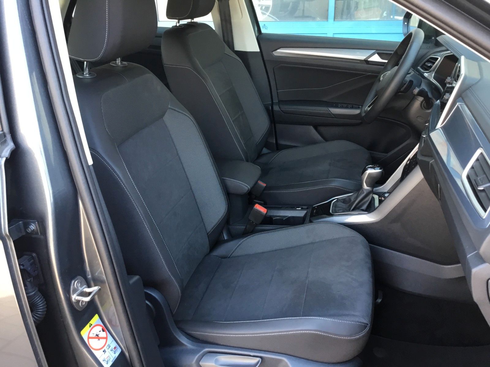 Fahrzeugabbildung Volkswagen T-Roc 1.5 TSI DSG Style+AHK+LED+ACC+17"+Kamera